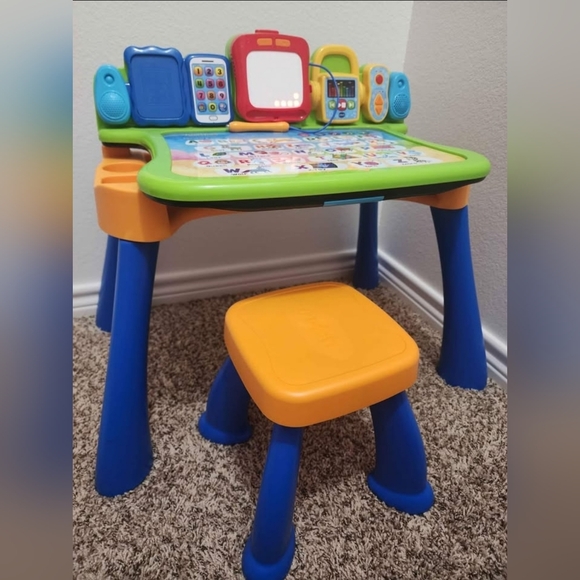 Vtech Touch & Learn Desk - Picture 2 of 7